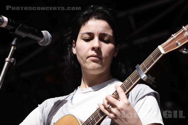 SOUAD MASSI - 2006-04-02 - PARIS - Place de la Republique - 